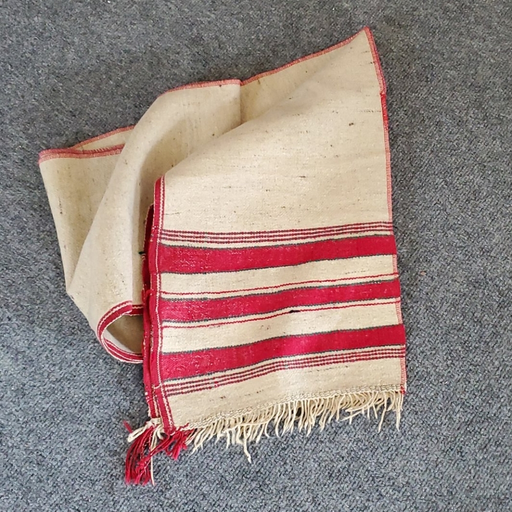 TABLE RUNNER.     #2016 - Picture 2 of 6